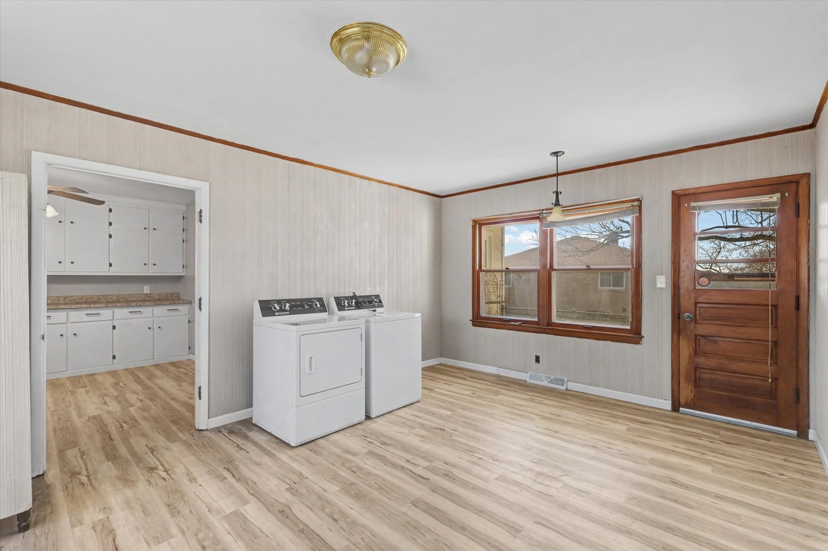 401 Oak Drive, Roberts, IL 60962