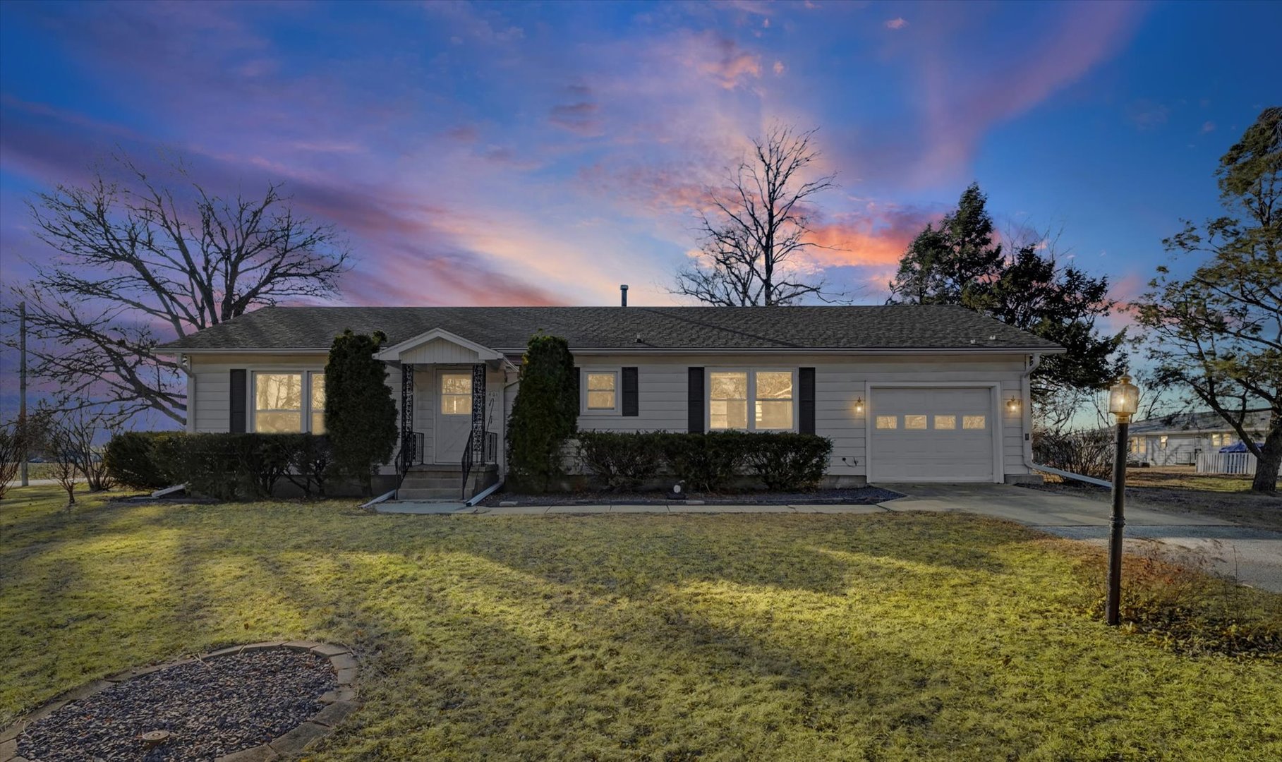 401 Oak Drive, Roberts, IL 60962