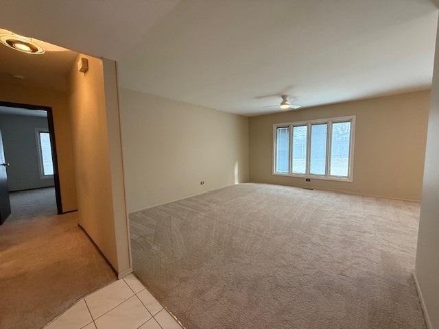 810 W Lakeside Plaza, Hoffman Estates, IL 60169