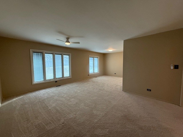 810 W Lakeside Plaza, Hoffman Estates, IL 60169