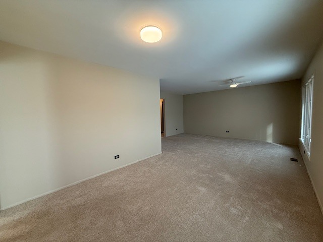 810 W Lakeside Plaza, Hoffman Estates, IL 60169