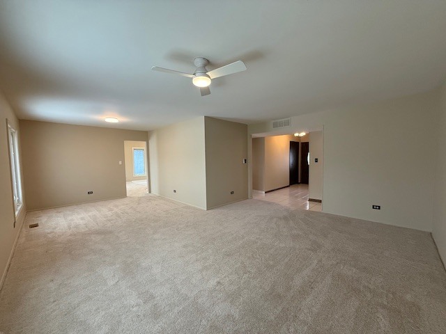 810 W Lakeside Plaza, Hoffman Estates, IL 60169