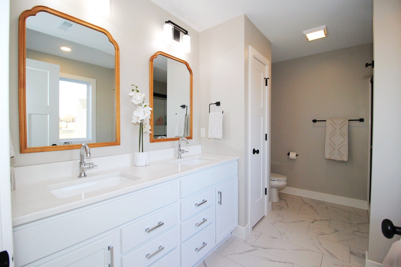 425 Jenny Lane #B, Heyworth, IL 61745