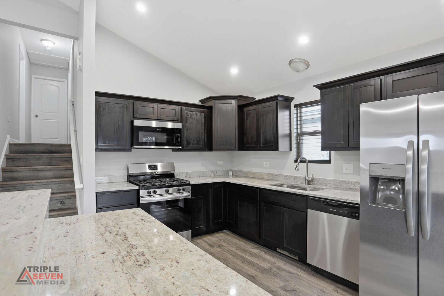 14528 Kolin Avenue, Midlothian, IL 60445