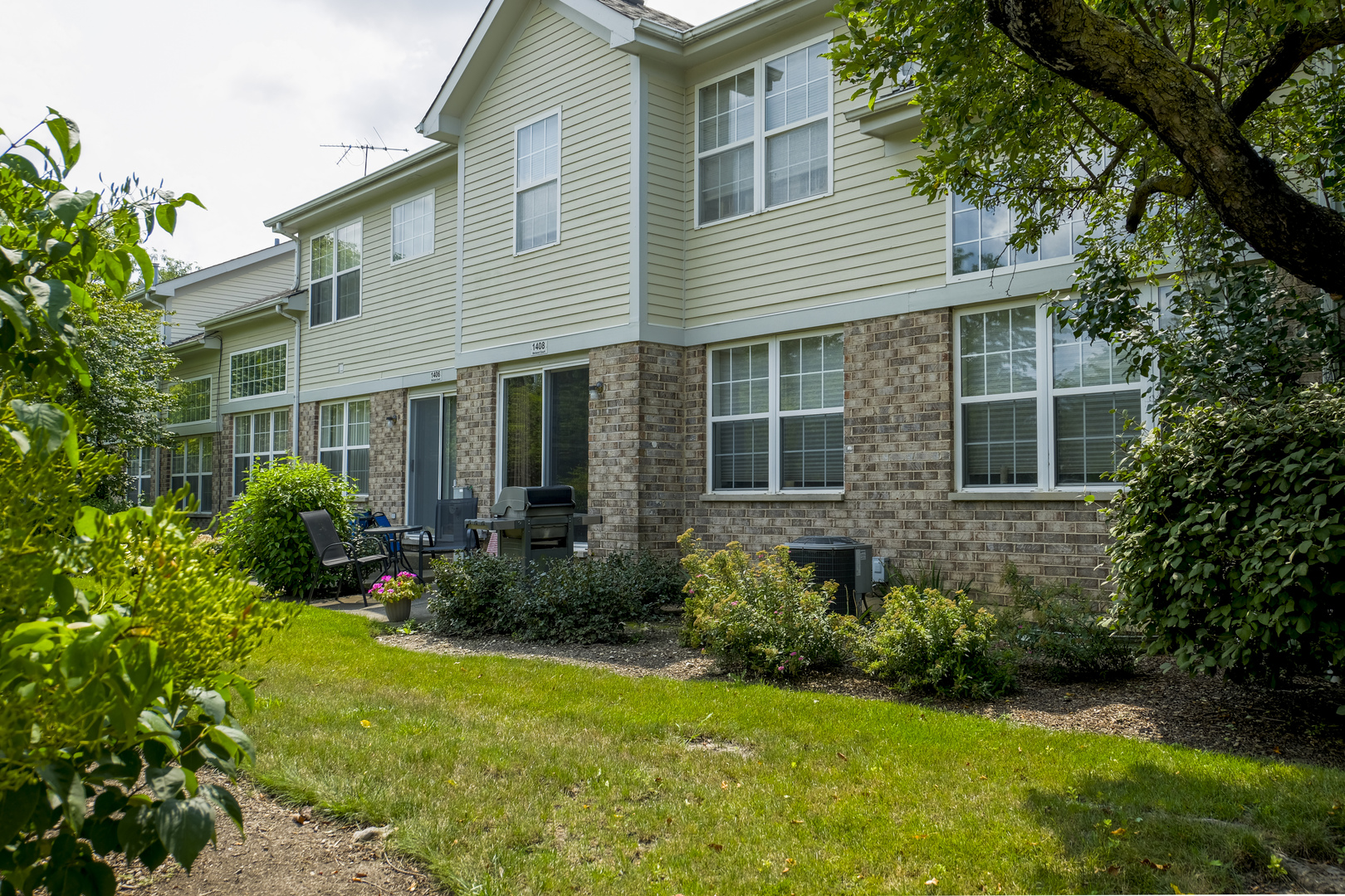 1408 Welland Court, Roselle, IL 60172