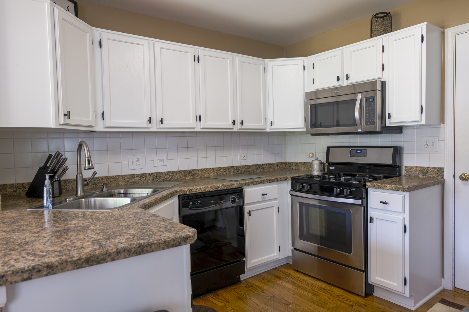 1408 Welland Court, Roselle, IL 60172