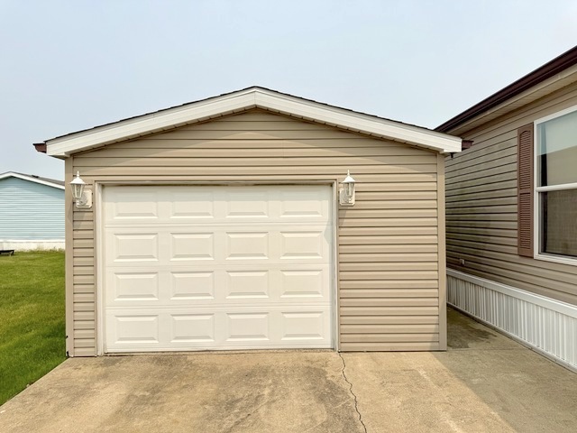 9 Swallow Lane, Beecher, IL 60401