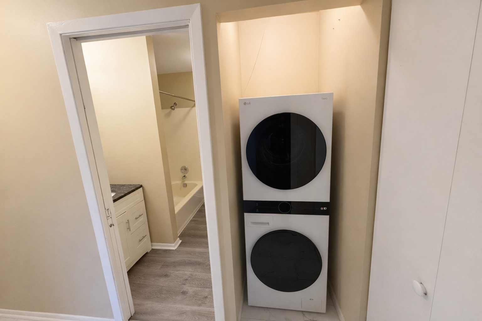 1462 Stonebridge Circle #F10, Wheaton, IL 60189