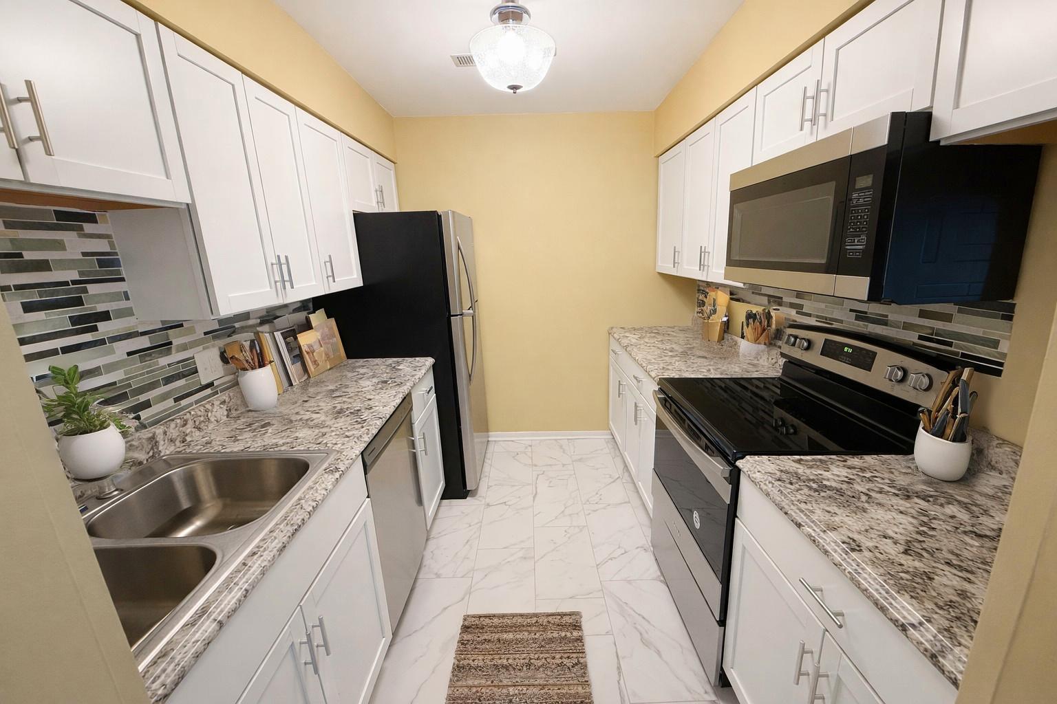 1462 Stonebridge Circle #F10, Wheaton, IL 60189