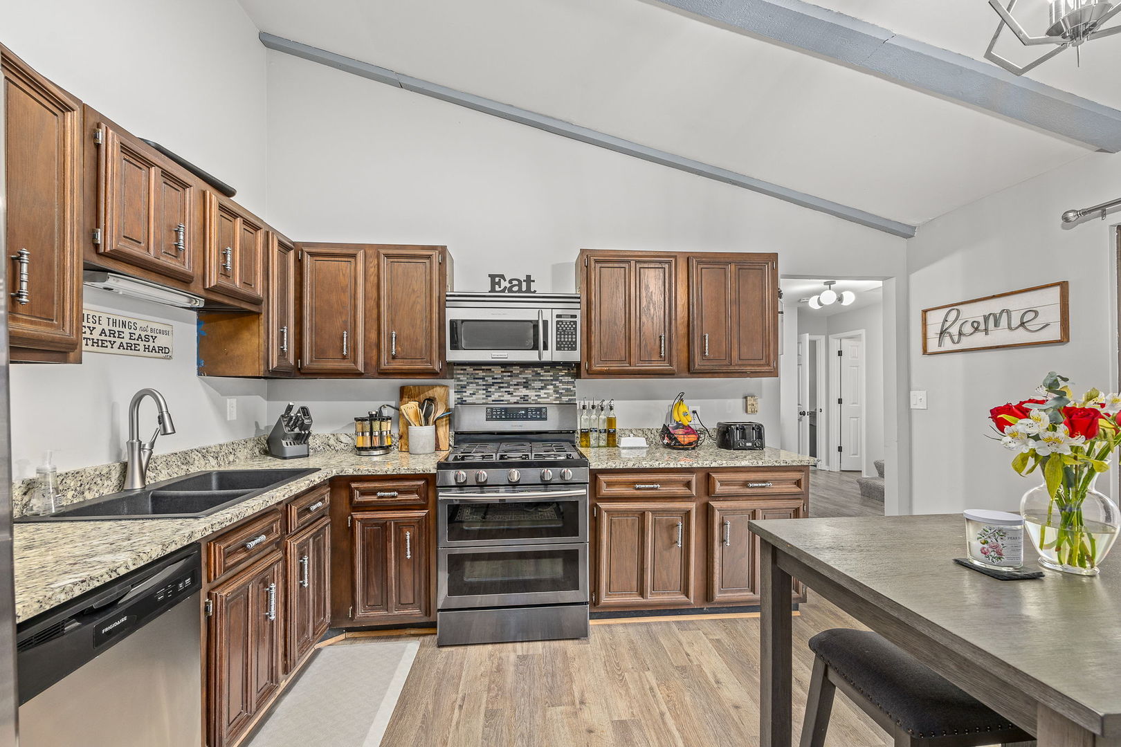 42W470 Red Bud Court, St. Charles, IL 60175