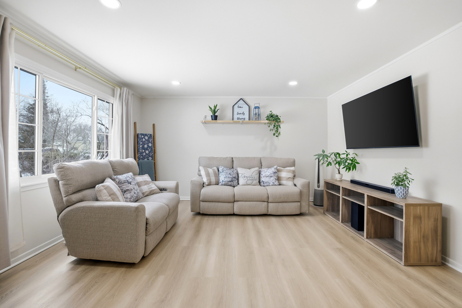 353 E Norman Lane, Wheeling, IL 60090