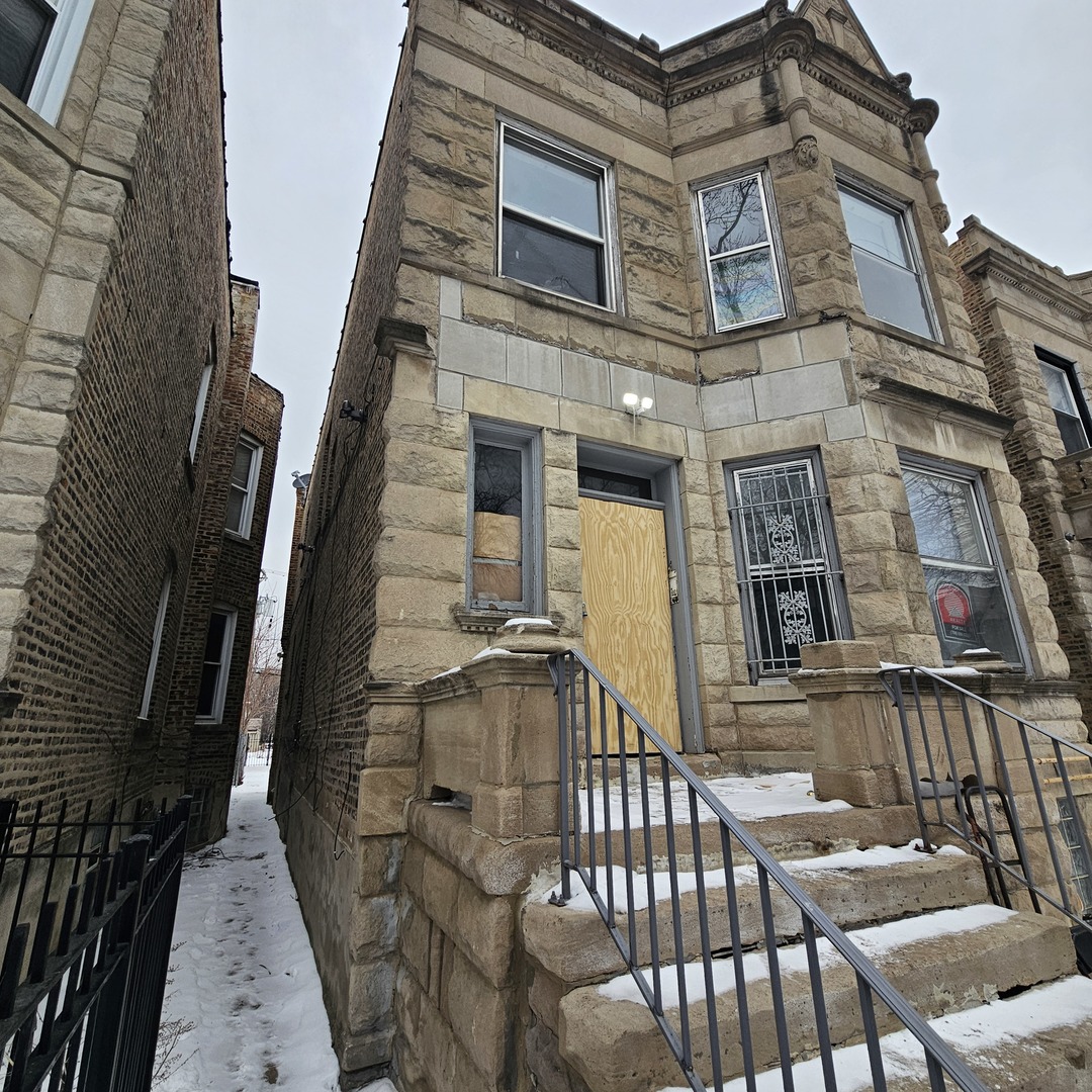3834 W Monroe Street, Chicago, IL 60624