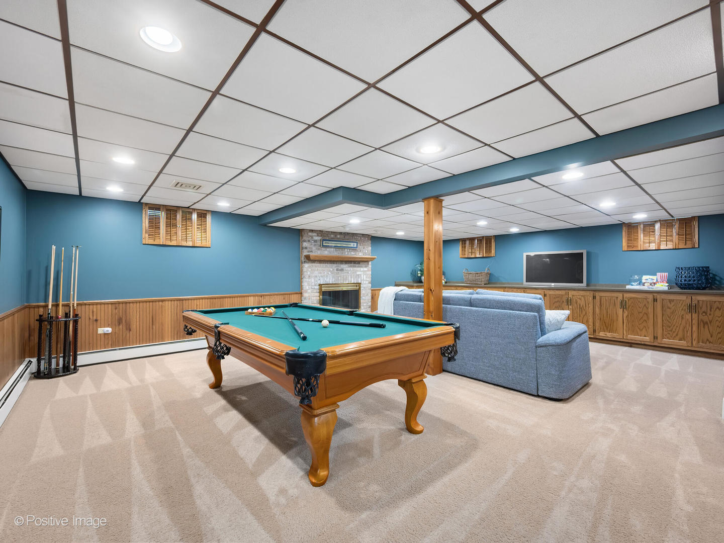 202 Pine Tree Lane, La Grange Park, IL 60526