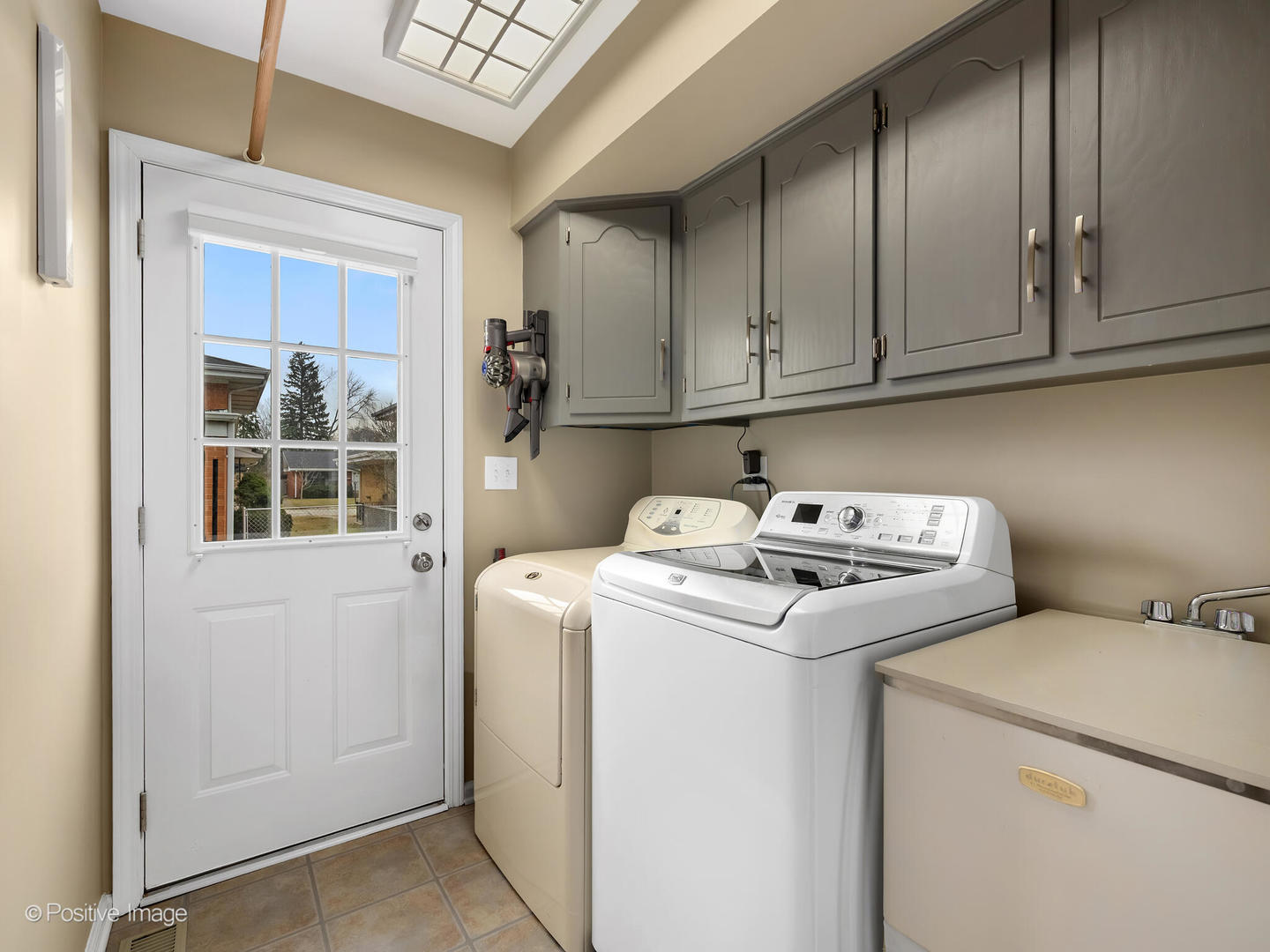 202 Pine Tree Lane, La Grange Park, IL 60526