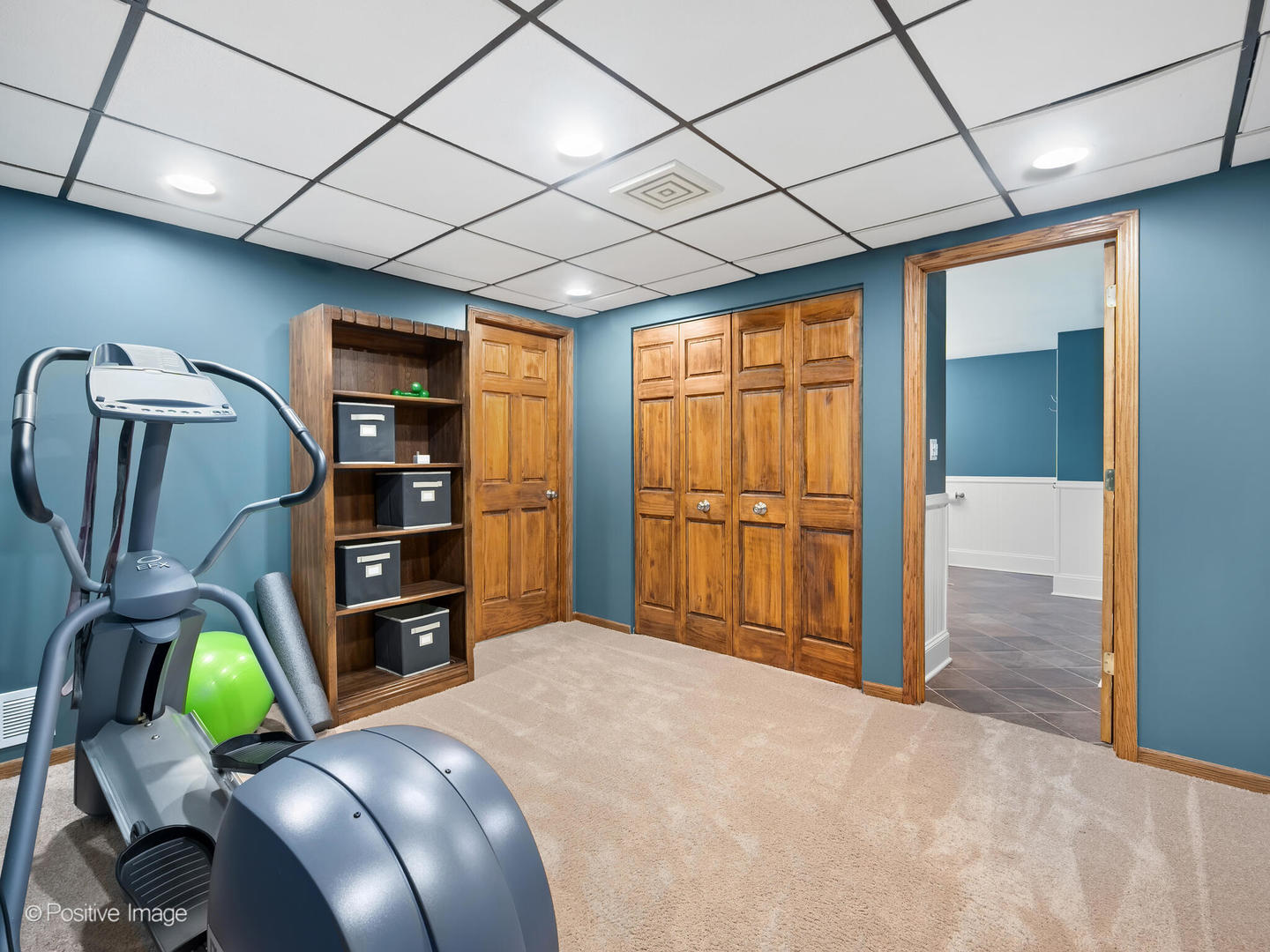 202 Pine Tree Lane, La Grange Park, IL 60526