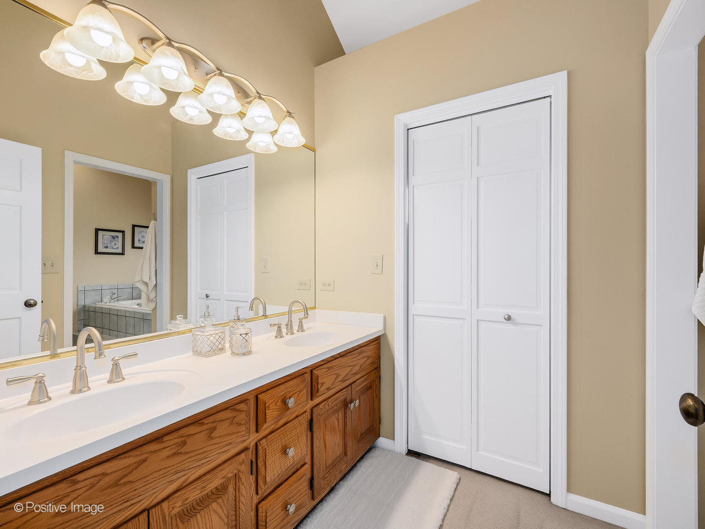 202 Pine Tree Lane, La Grange Park, IL 60526