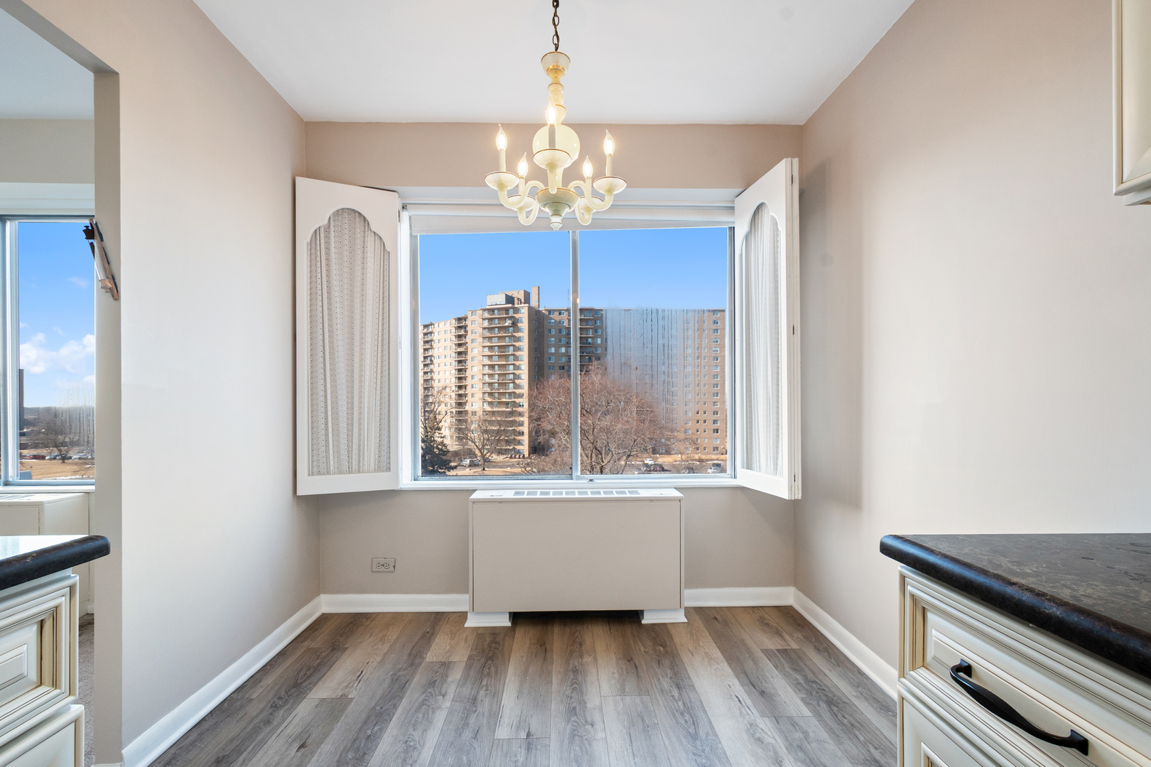 7061 N Kedzie Avenue #613, Chicago, IL 60645