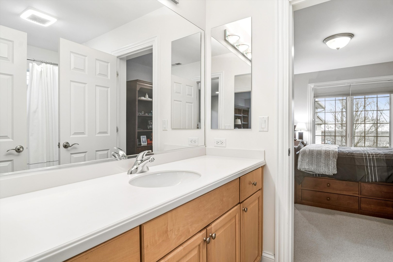 716 E Sunnyside Avenue, Libertyville, IL 60048