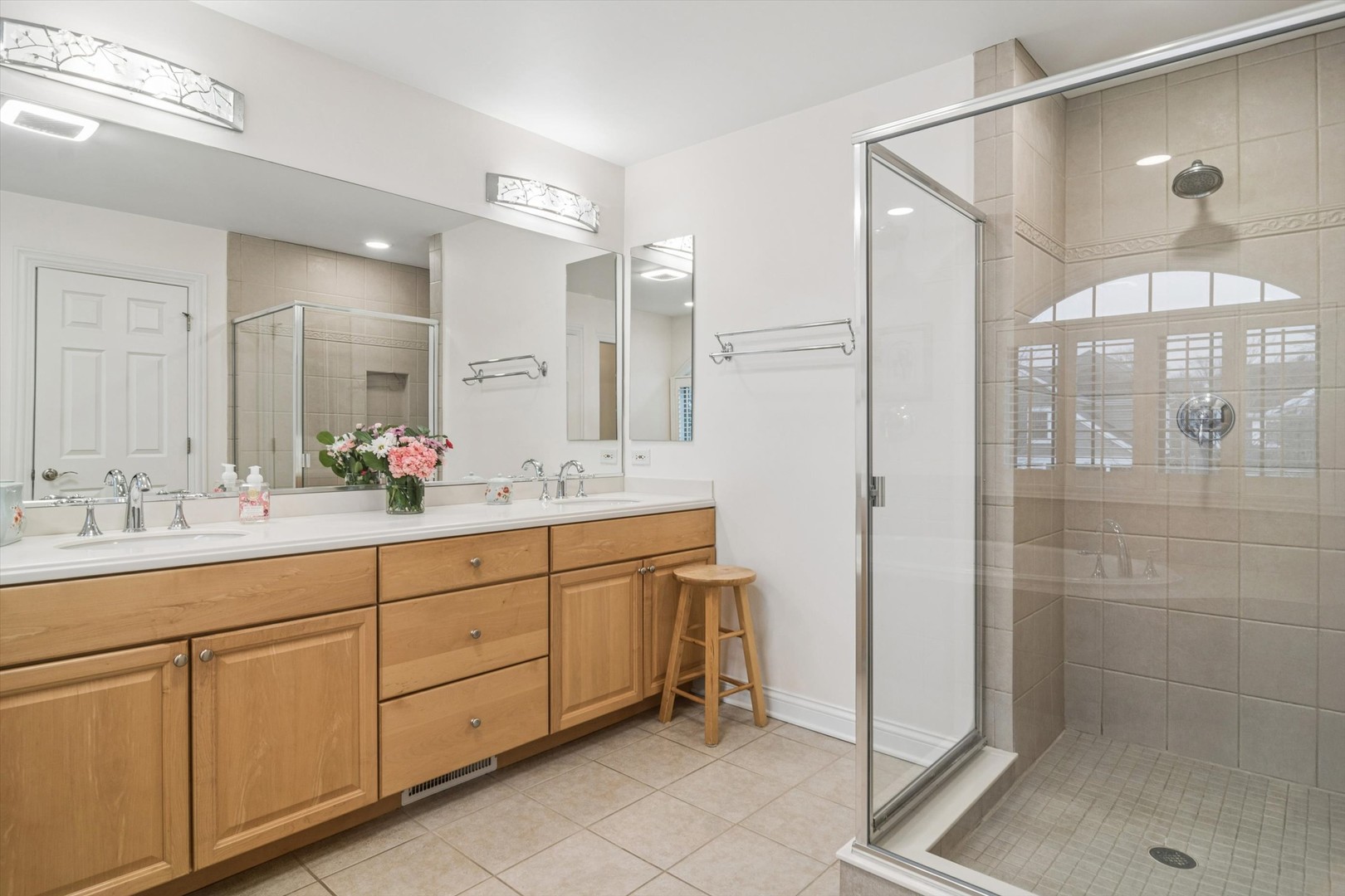 716 E Sunnyside Avenue, Libertyville, IL 60048