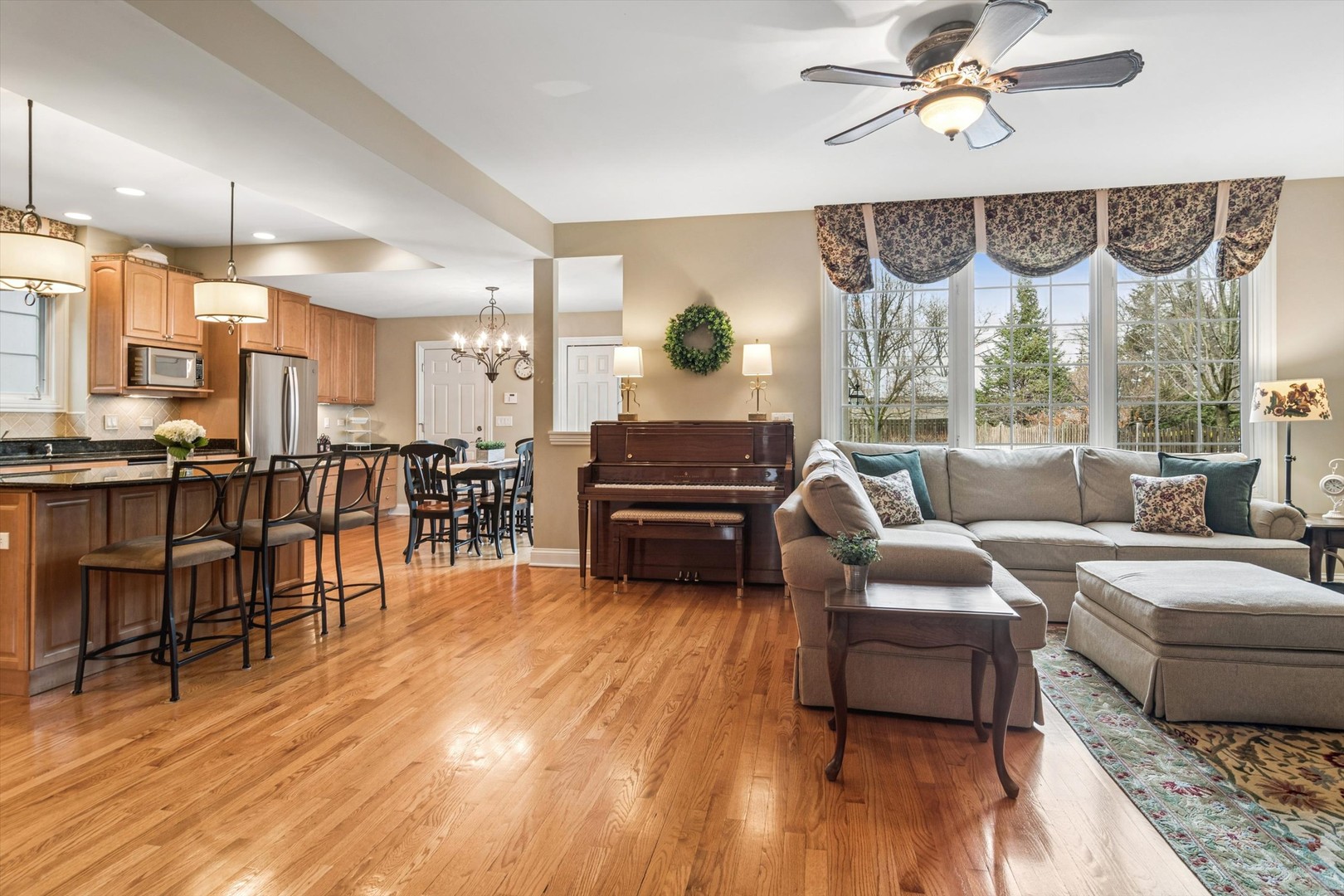 716 E Sunnyside Avenue, Libertyville, IL 60048