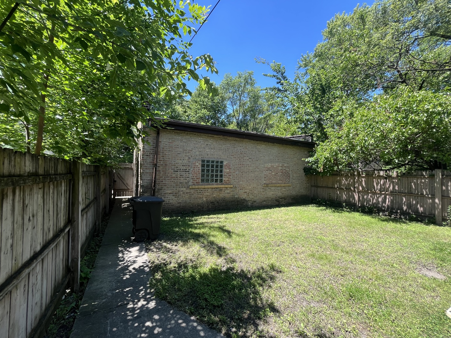 6916 S Lowe Avenue, Chicago, IL 60621