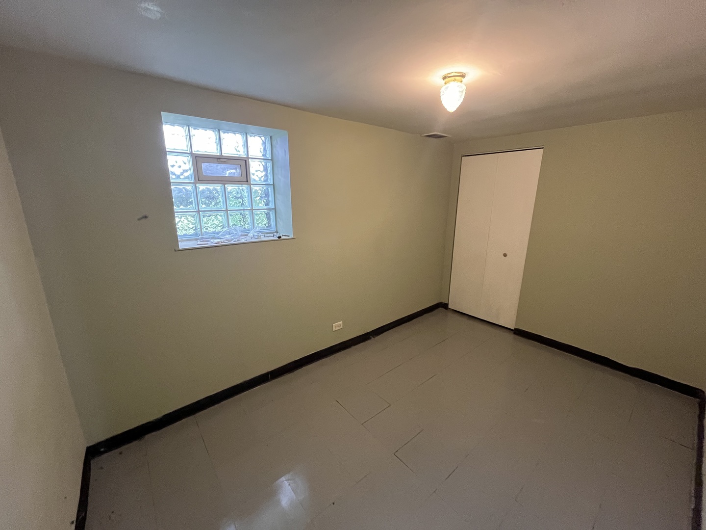 6916 S Lowe Avenue, Chicago, IL 60621