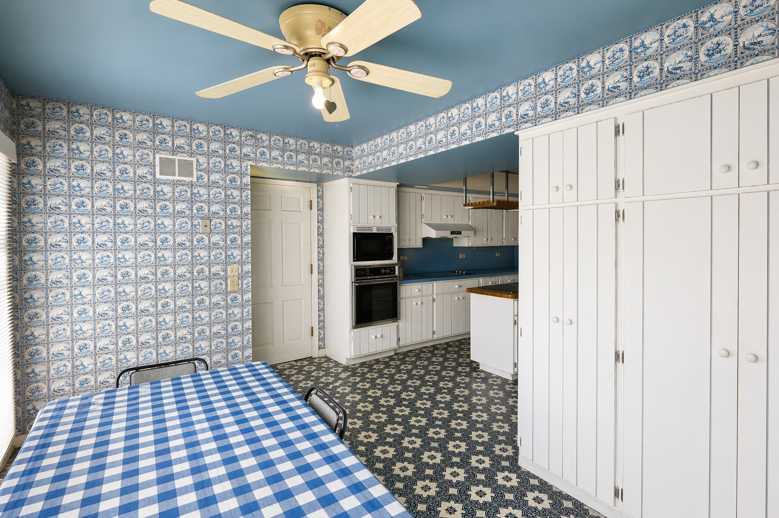 1663 E Rietveld Drive, Crete, IL 60417