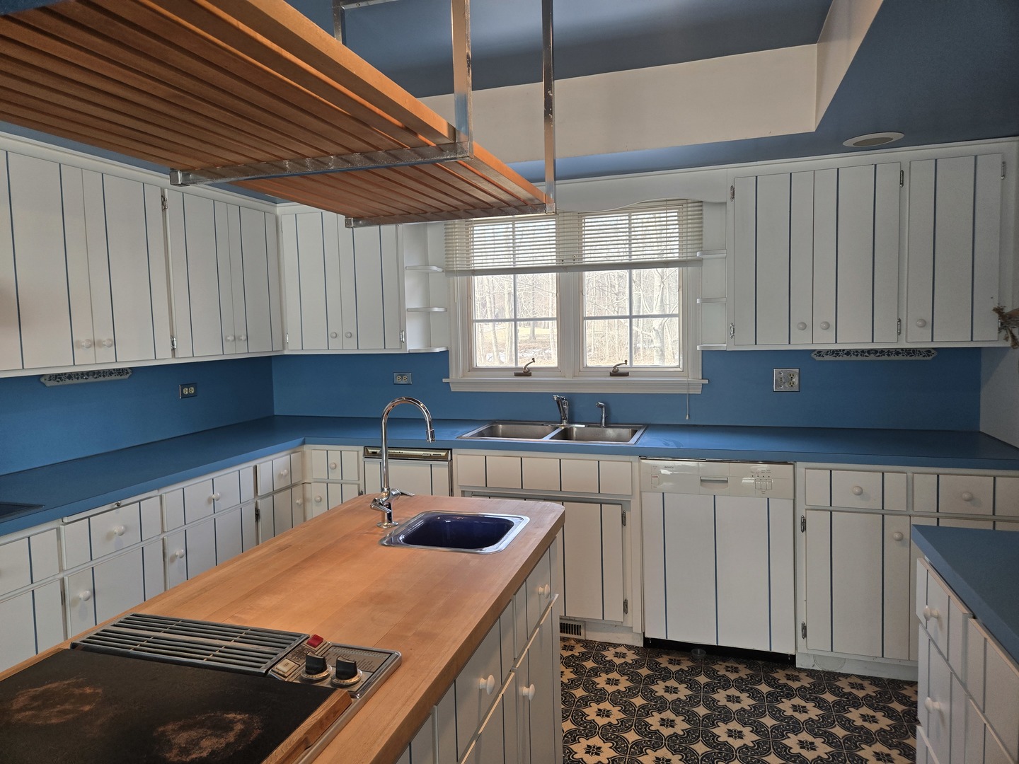 1663 E Rietveld Drive, Crete, IL 60417