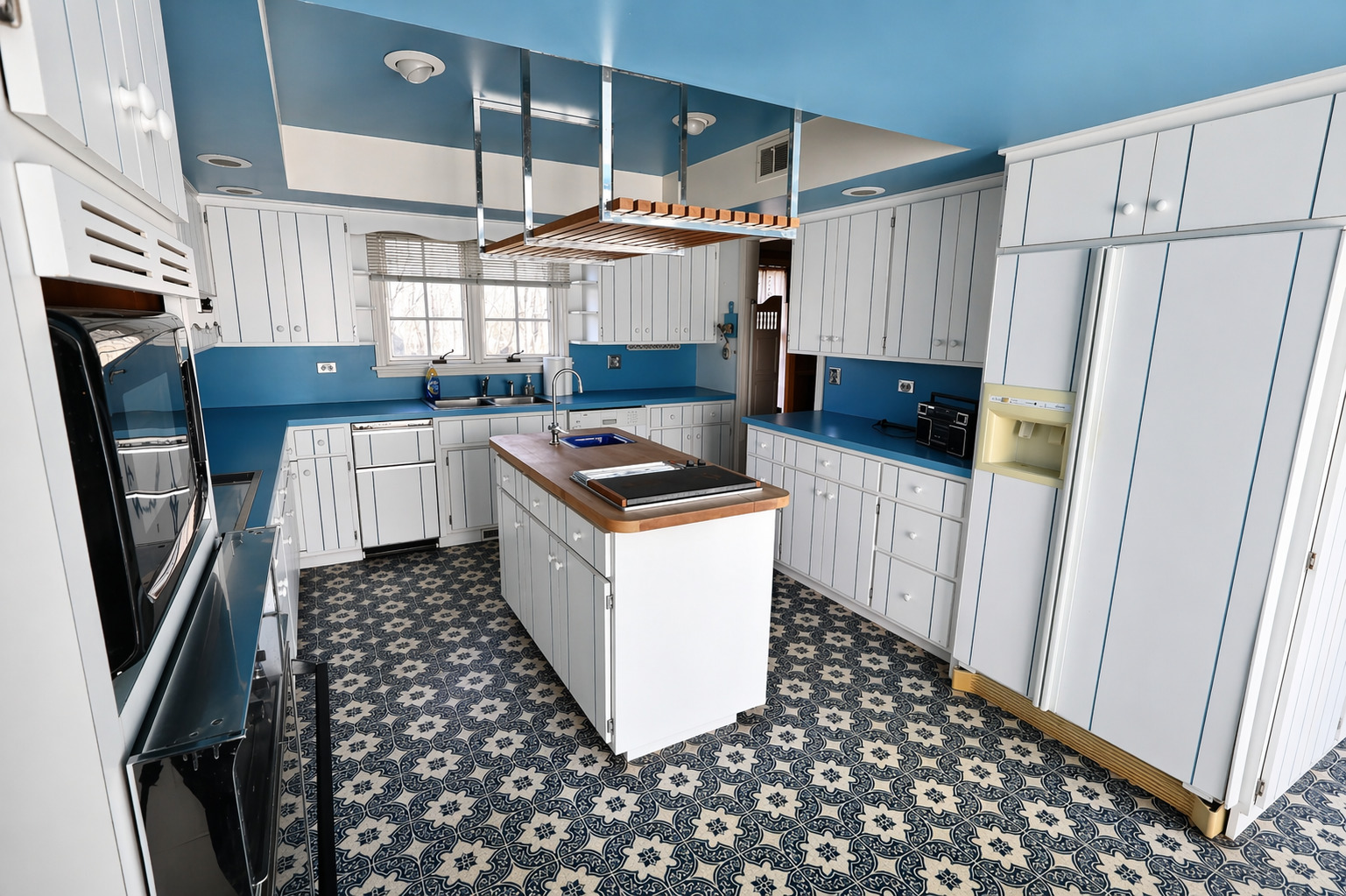 1663 E Rietveld Drive, Crete, IL 60417