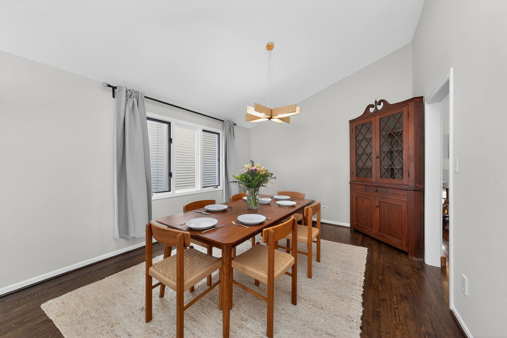 3946 Earlston Road, Downers Grove, IL 60515