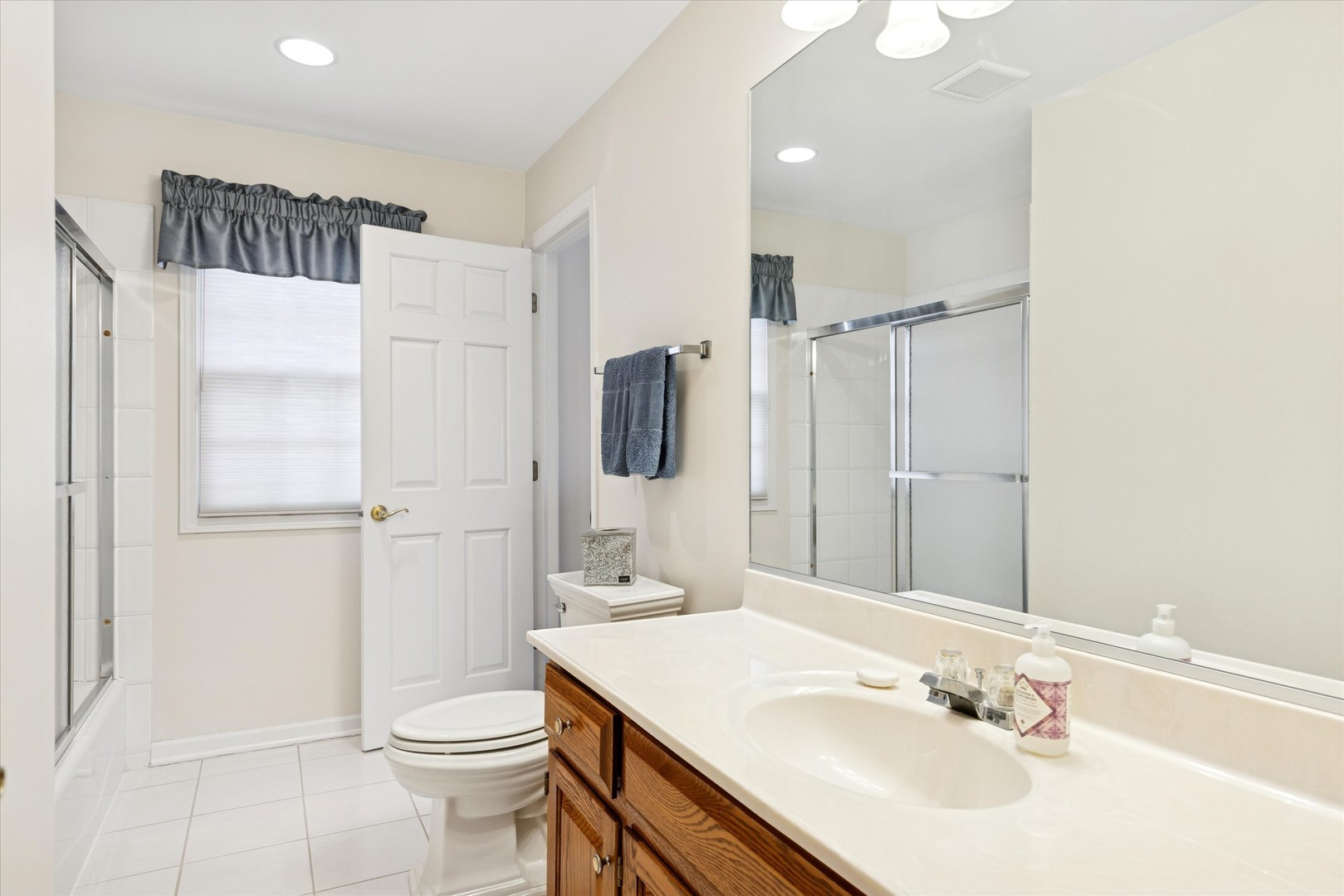 406 S Poplar Avenue, Elmhurst, IL 60126