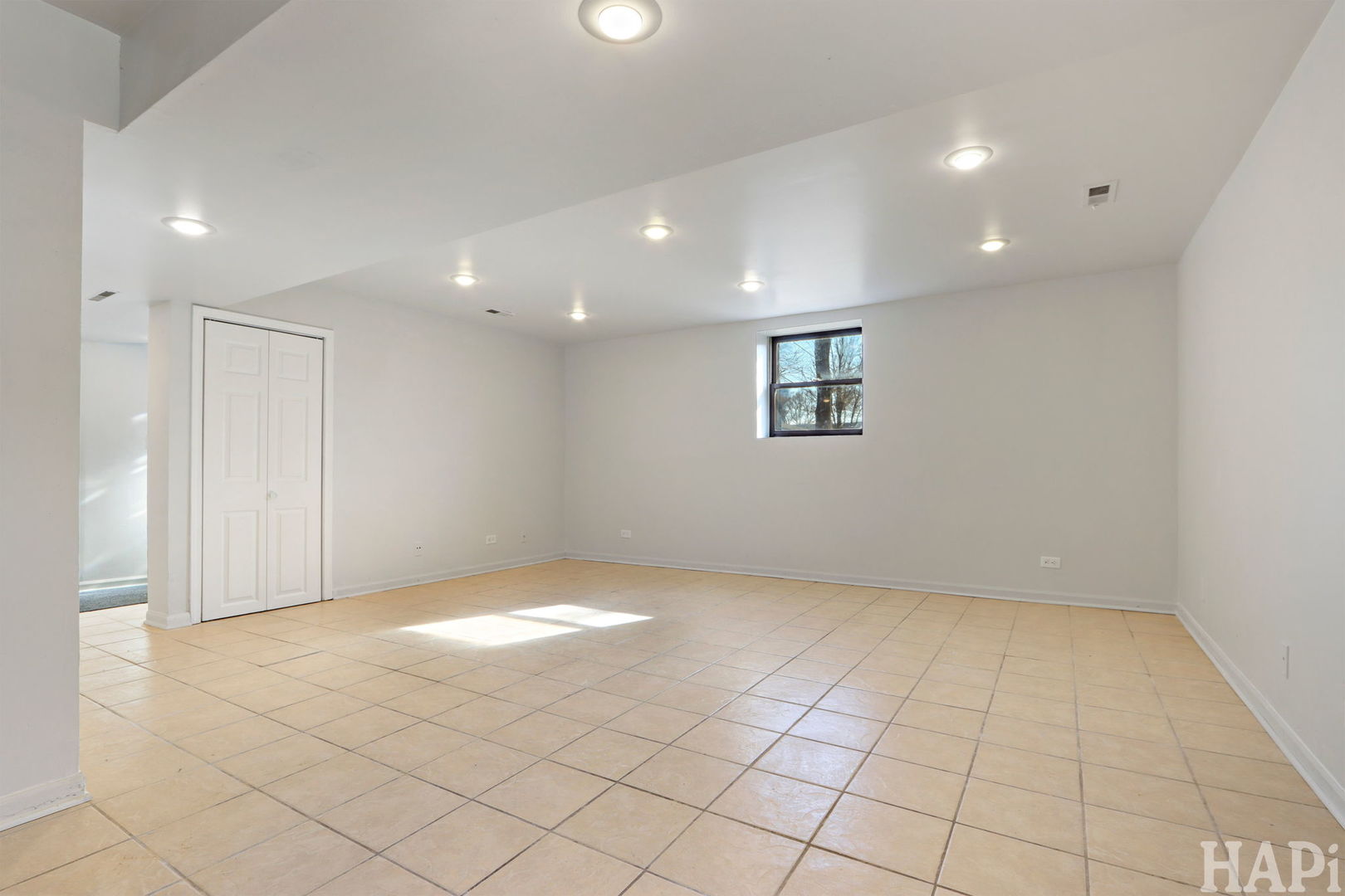 808 Central Park Drive, Round Lake Beach, IL 60073