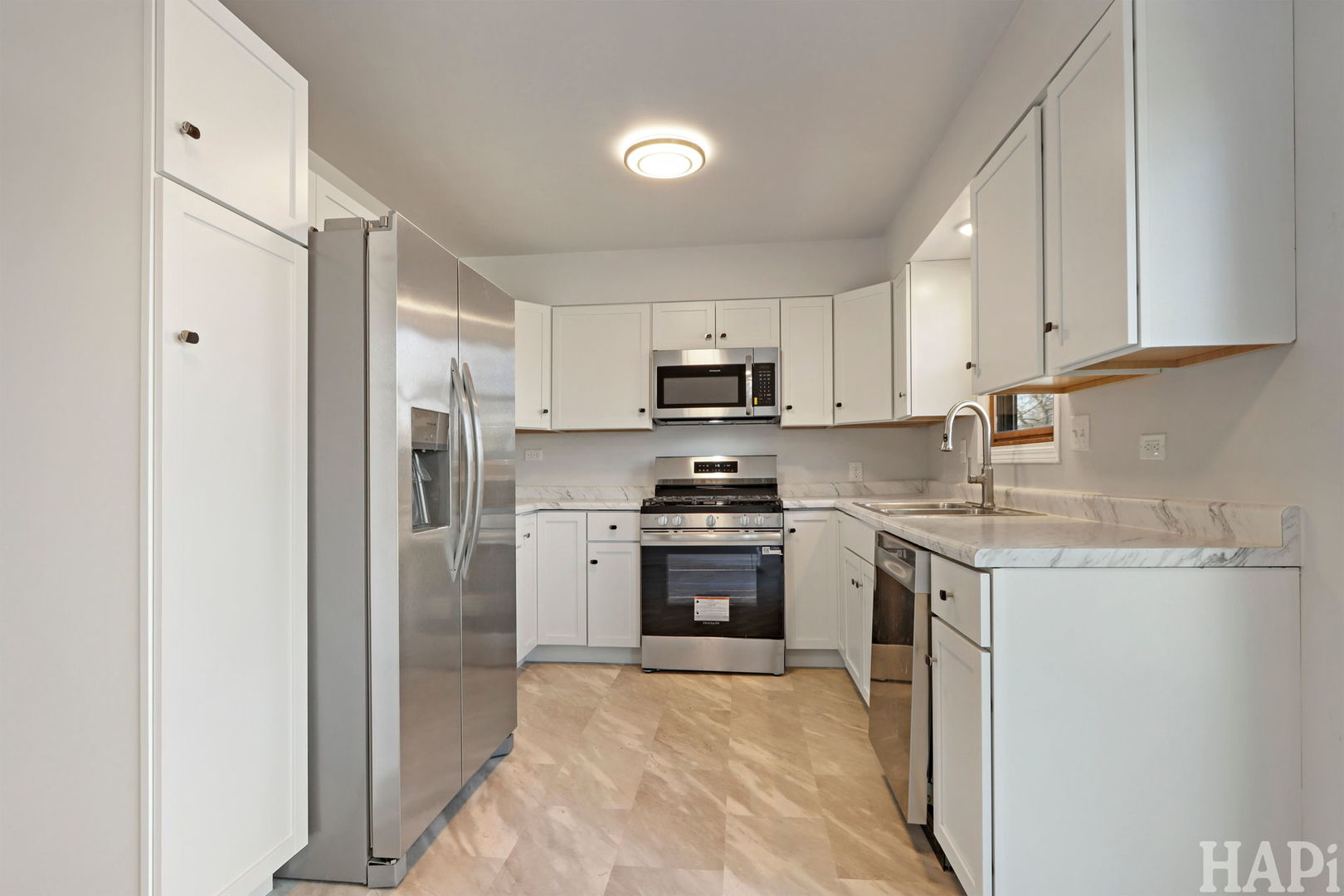 808 Central Park Drive, Round Lake Beach, IL 60073