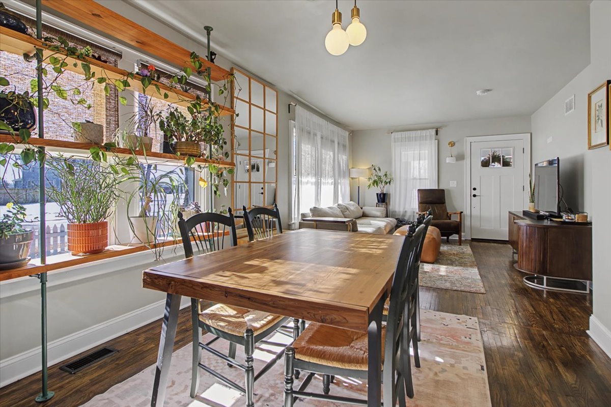 136 E Jackson Street, Oswego, IL 60543