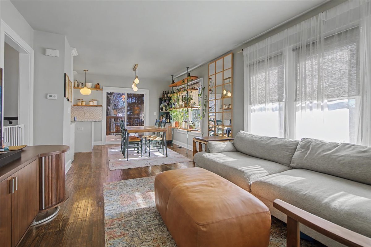 136 E Jackson Street, Oswego, IL 60543