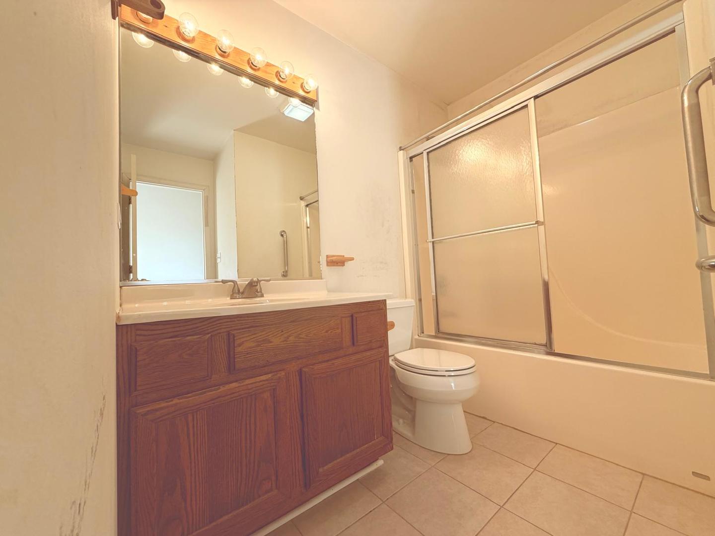 1634 Oak Street, Hanover Park, IL 60133