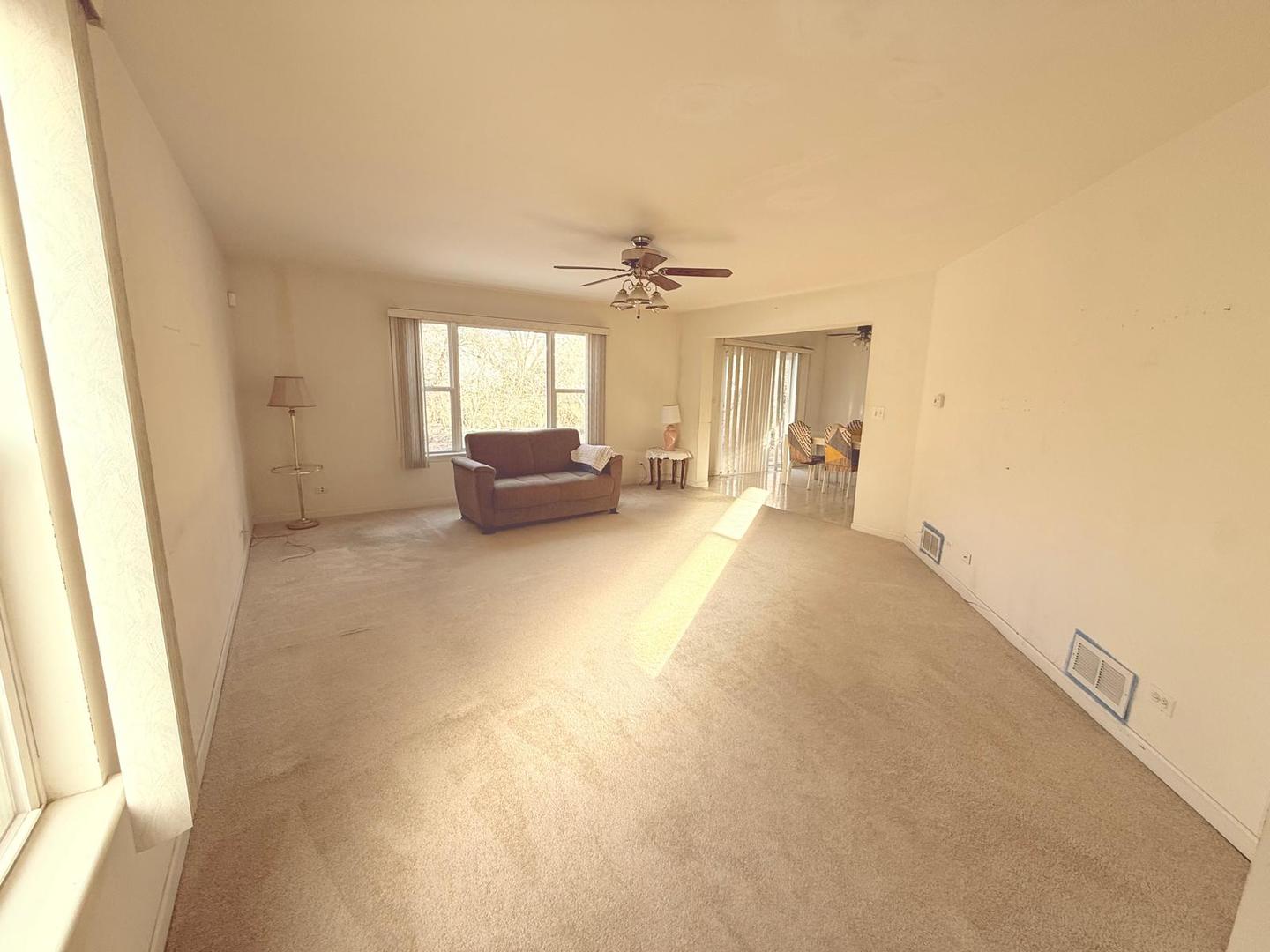 1634 Oak Street, Hanover Park, IL 60133