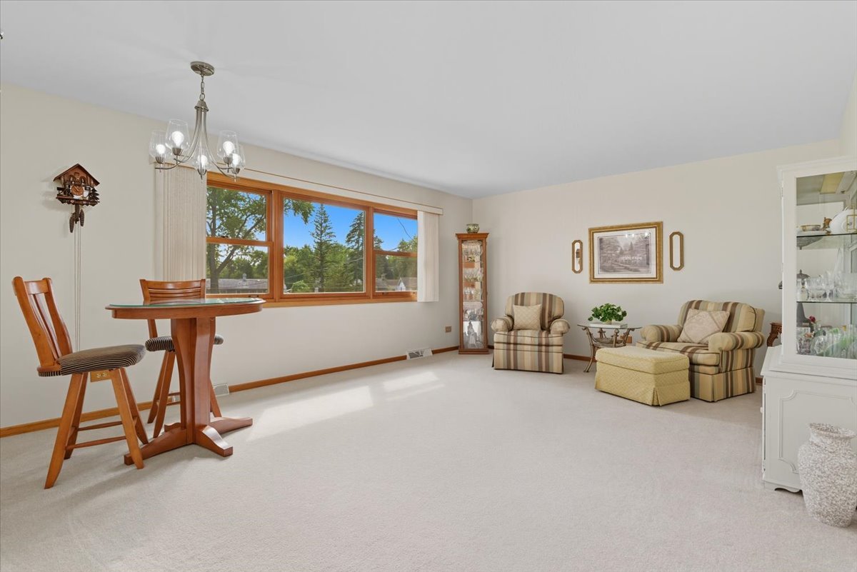 851 Glenview Avenue, Mundelein, IL 60060