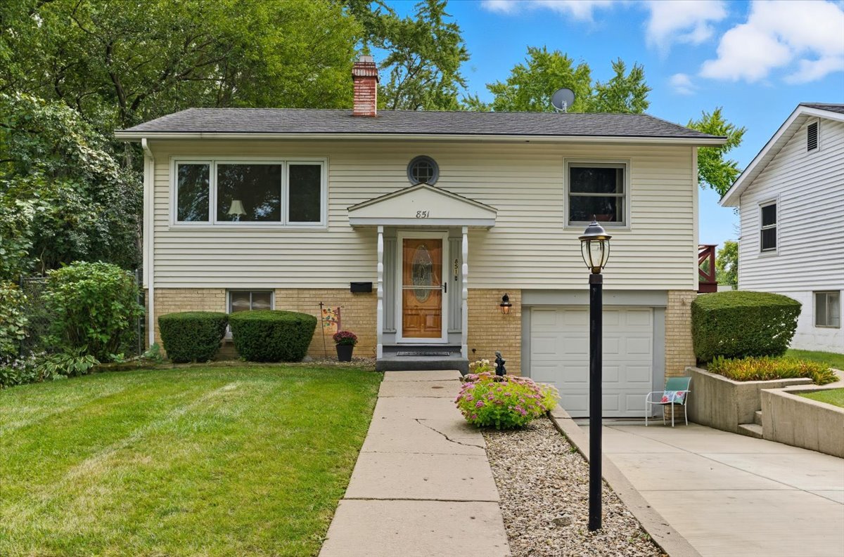 851 Glenview Avenue, Mundelein, IL 60060