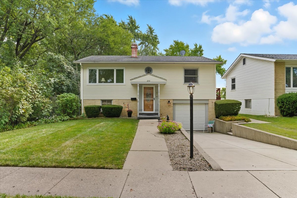 851 Glenview Avenue, Mundelein, IL 60060