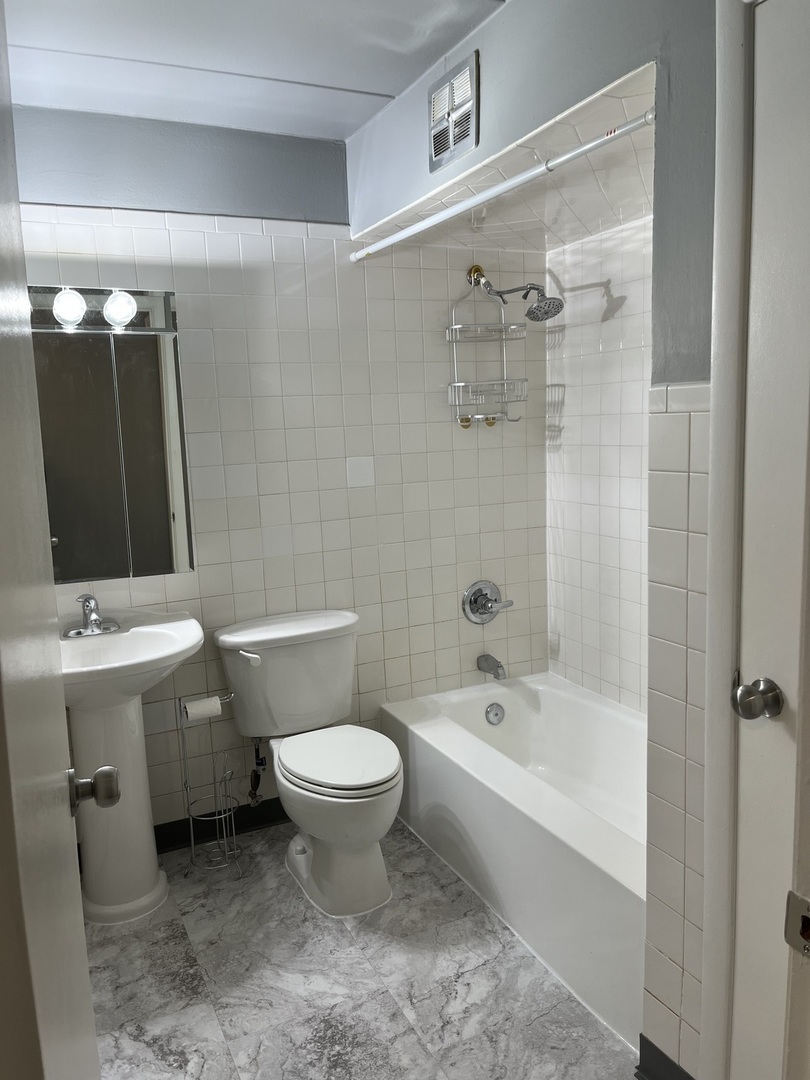 18361 Glen Oak Avenue #1E, Lansing, IL 60438