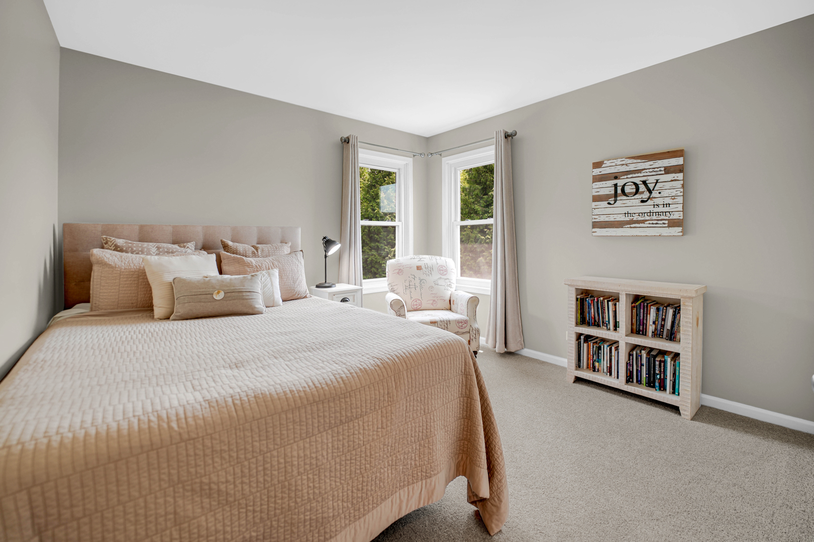 1405 Mallard Lane, Hoffman Estates, IL 60192