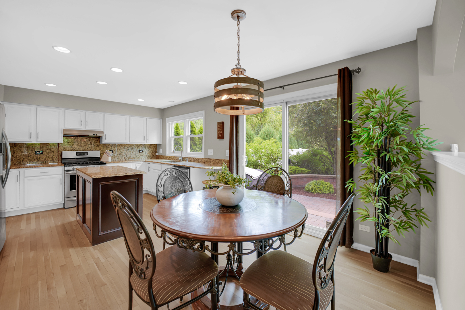 1405 Mallard Lane, Hoffman Estates, IL 60192