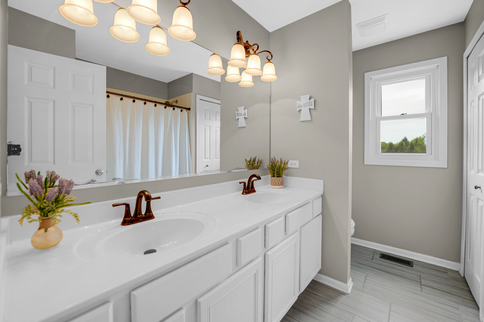 1405 Mallard Lane, Hoffman Estates, IL 60192