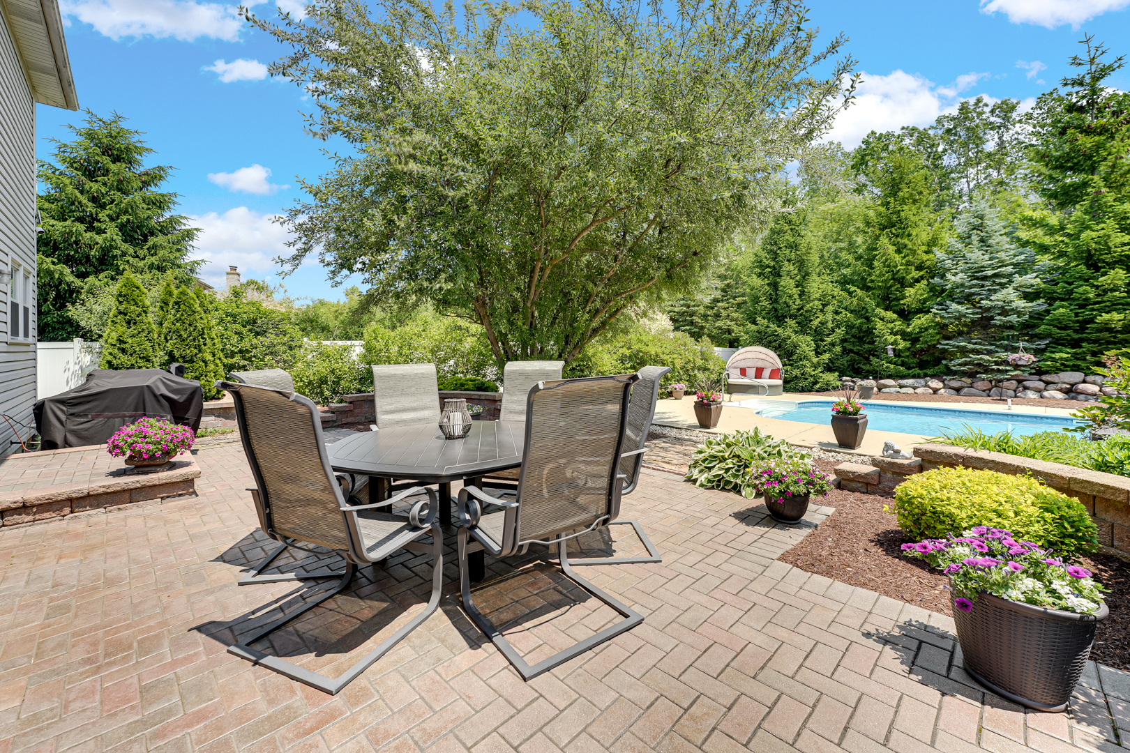 1405 Mallard Lane, Hoffman Estates, IL 60192