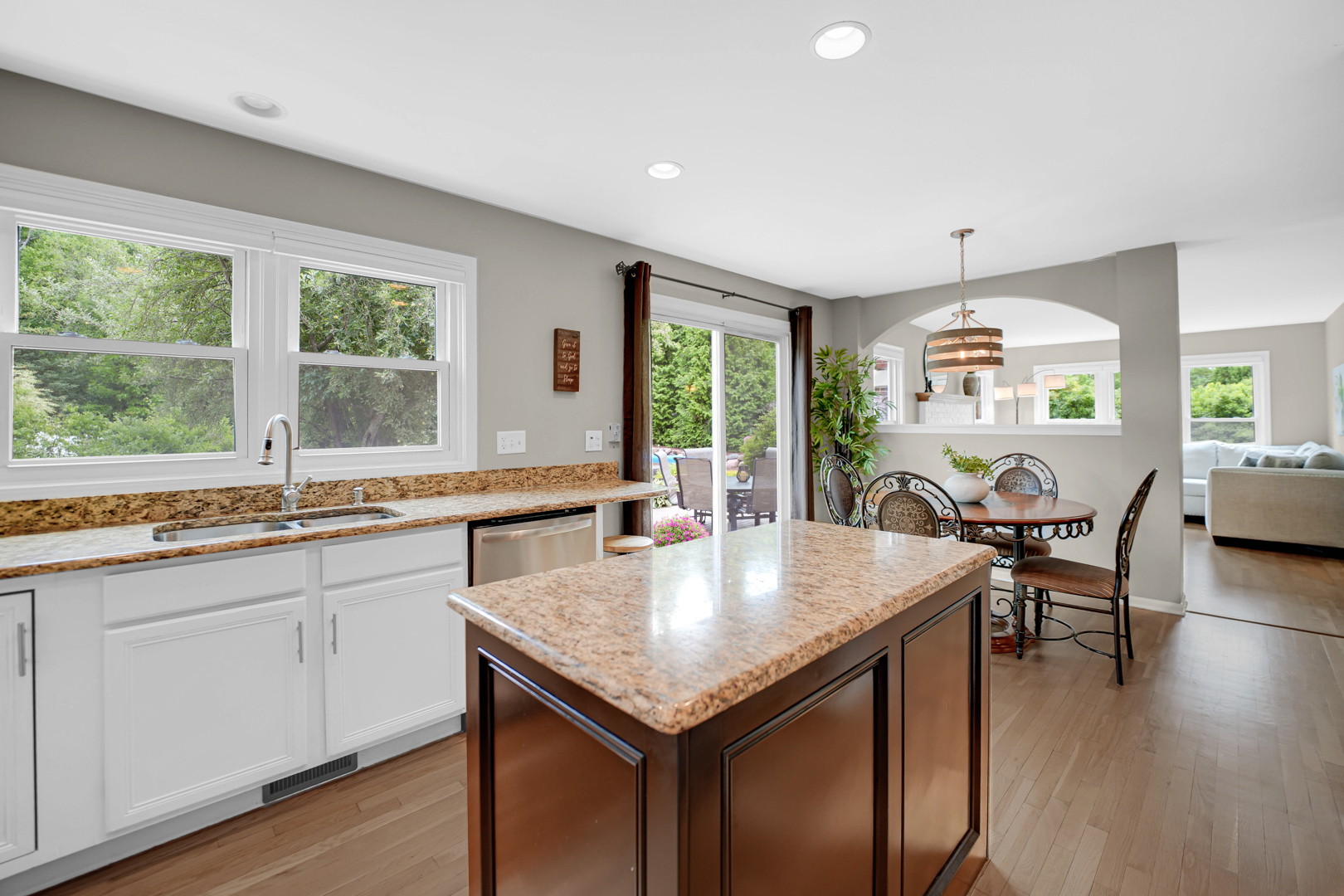 1405 Mallard Lane, Hoffman Estates, IL 60192