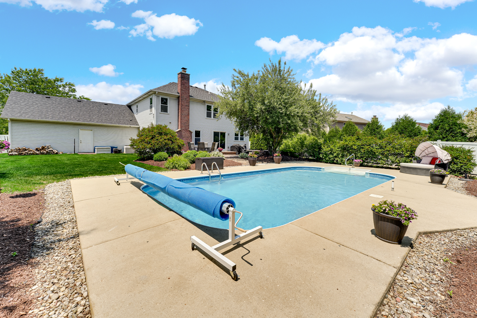 1405 Mallard Lane, Hoffman Estates, IL 60192