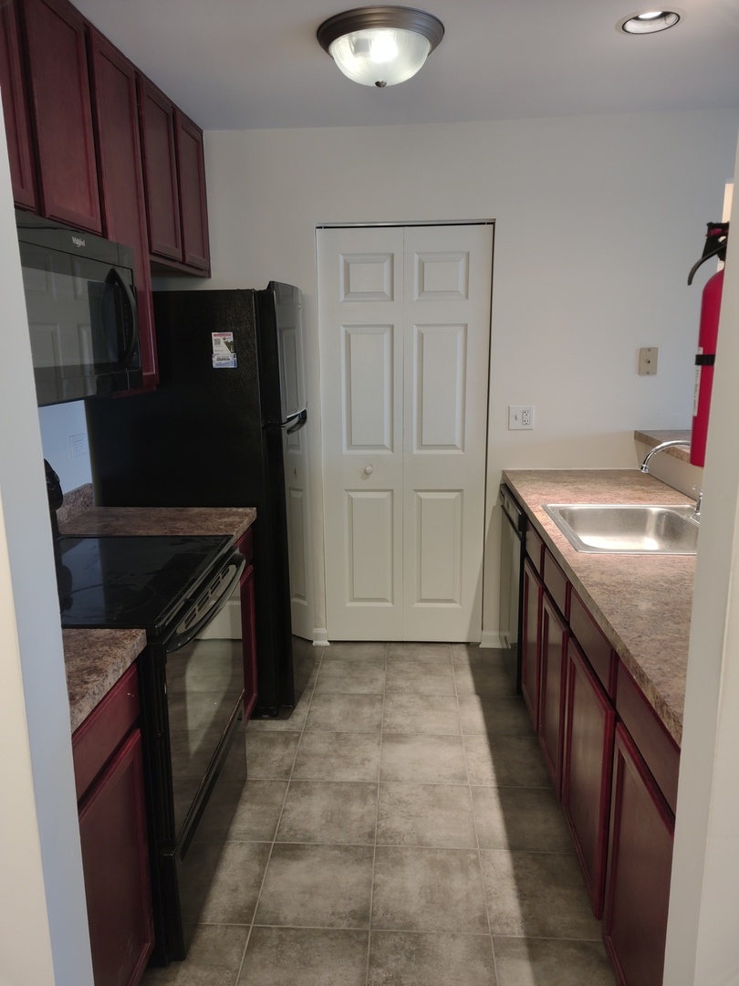 208 Glengarry Drive #104, Bloomingdale, IL 60108