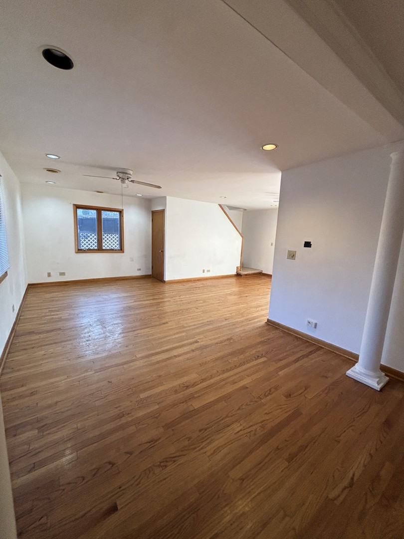 640 PFINGSTEN Road, Northbrook, IL 60062