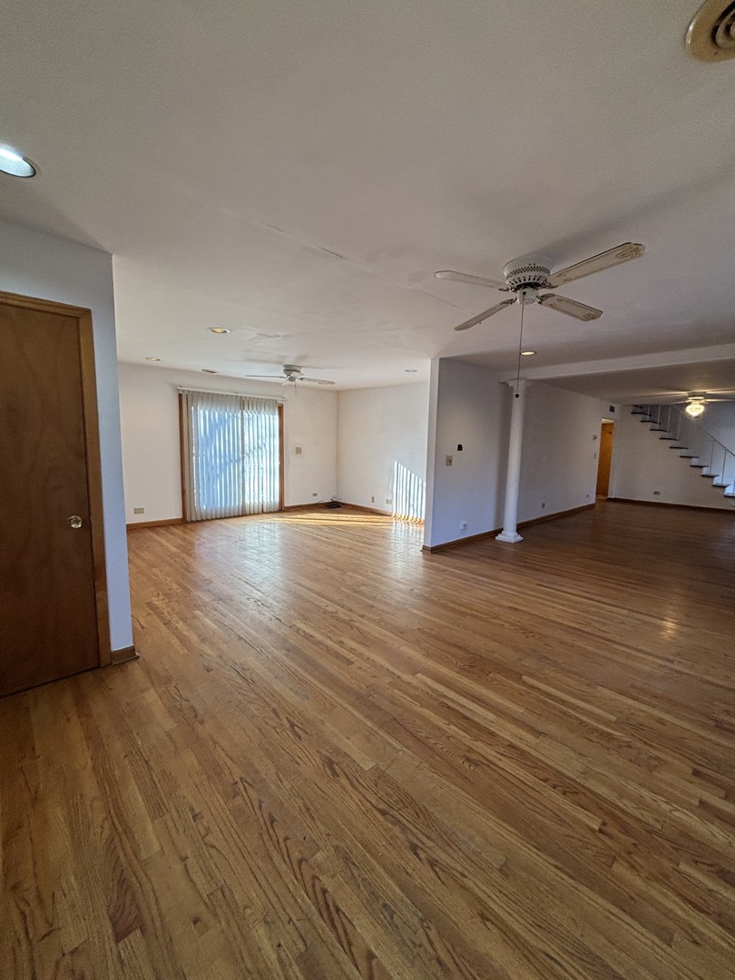 640 PFINGSTEN Road, Northbrook, IL 60062